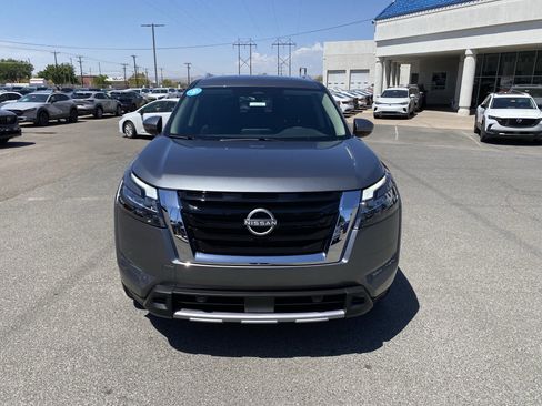 Used 2025 Nissan Pathfinder SL w/ Cargo Package AWD/4WD image 43