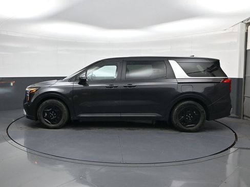 Used 2025 Kia Carnival FWD image 5