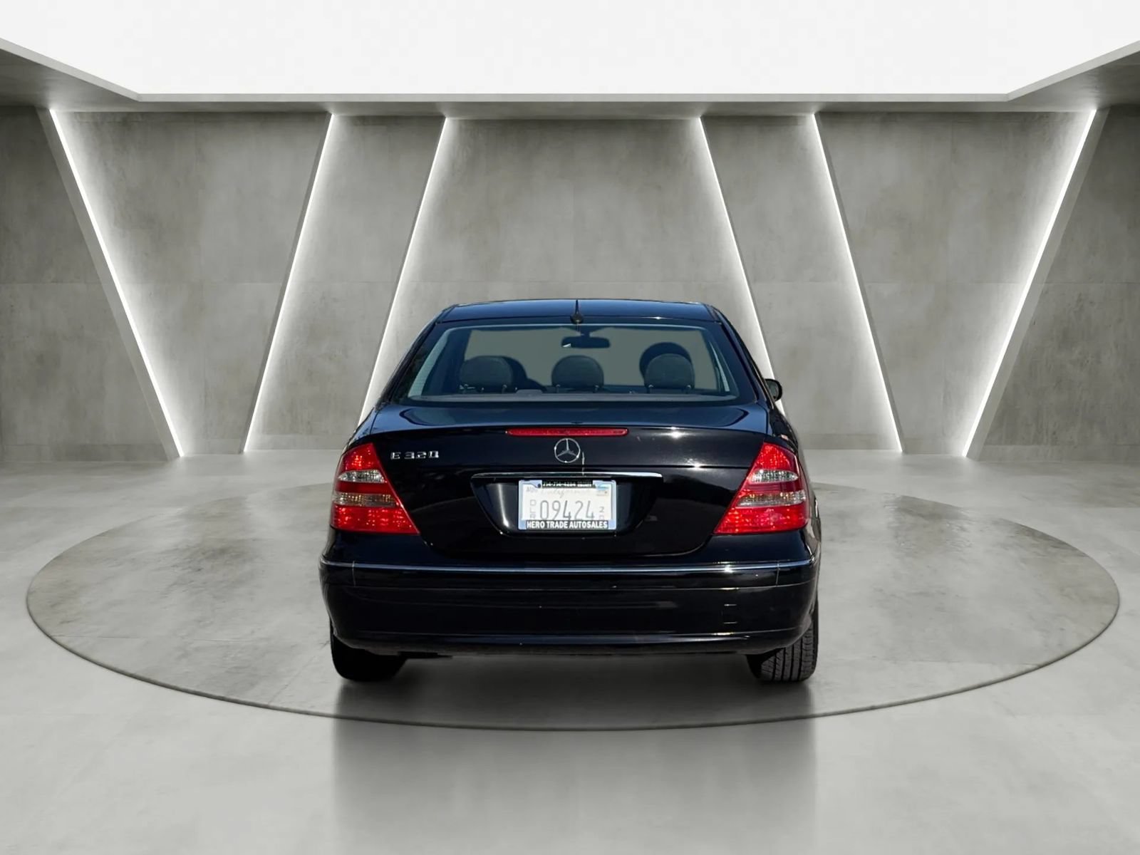 Used 2003 Mercedes-Benz E 320 Sedan image 4