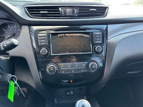 Used 2022 Nissan Rogue Sport S image 9