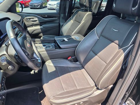 Used 2024 Cadillac Escalade ESV Sport w/ LPO, ONYX Package AWD/4WD image 8
