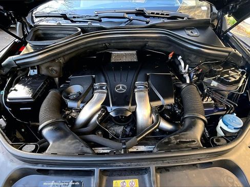 Used 2016 Mercedes-Benz GL 550 4MATIC image 31