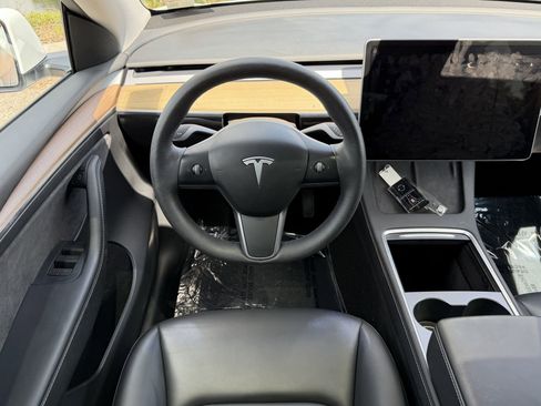 Used 2023 Tesla Model Y Long Range AWD/4WD image 14