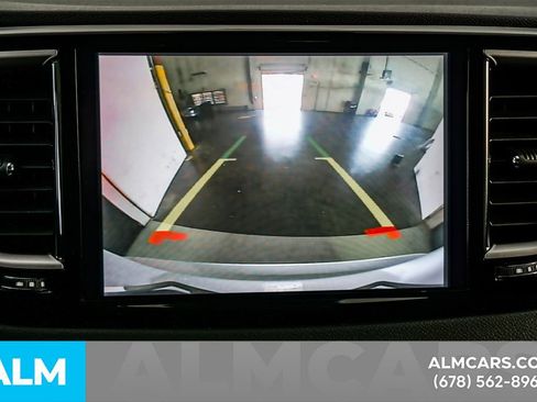 Used 2024 Chrysler Pacifica Touring-L image 35