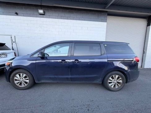 Used 2018 Kia Sedona LX FWD image 19