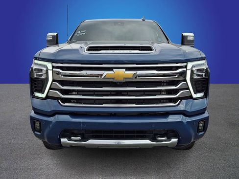 Used 2025 Chevrolet Silverado 2500 High Country w/ Technology Package image 2