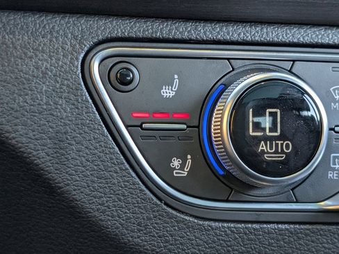 Used 2024 Audi Q5 e Premium Plus w/ Premium Plus Package image 35