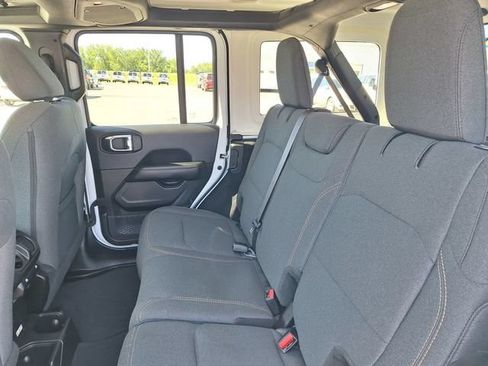 Used 2025 Jeep Wrangler Unlimited Sahara AWD/4WD image 12
