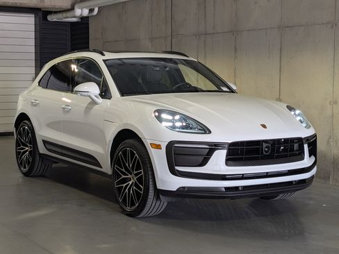 Certified 2026 Porsche Macan AWD/4WD image 11