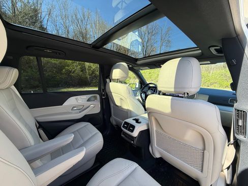Used 2025 Mercedes-Benz GLS 450 4MATIC image 26