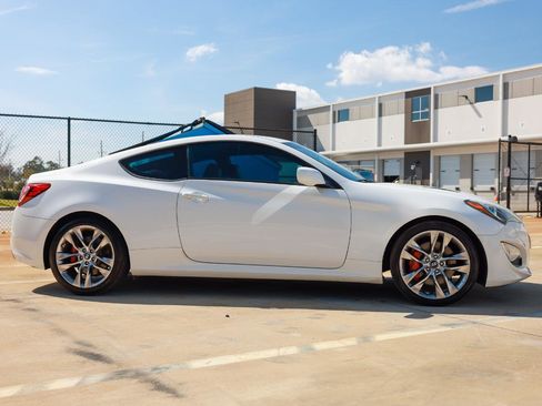 Used 2013 Hyundai Genesis 3.8 image 13