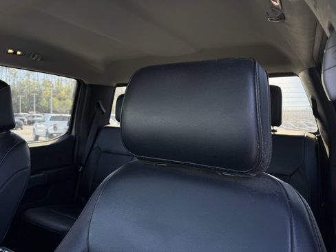 Used 2023 Ford F250 Lariat w/ Black Appearance Package image 23