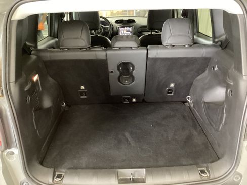 Used 2022 Jeep Renegade Limited AWD/4WD image 5