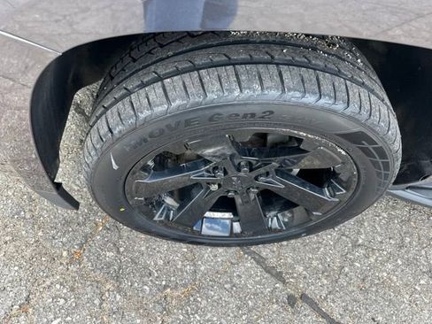 Used 2018 Chevrolet Suburban LS w/ Enhanced Driver Alert Package RWD image 9