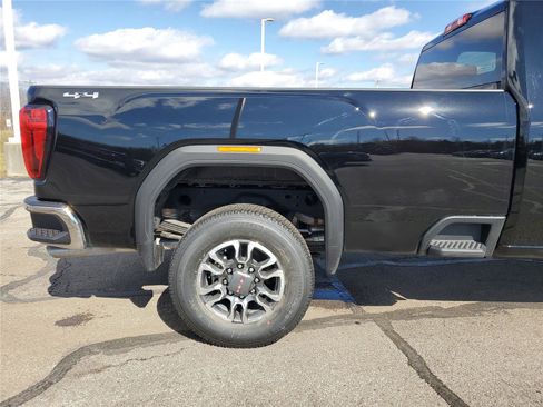 New 2026 GMC Sierra 2500 SLE w/ SLE Convenience Package image 9