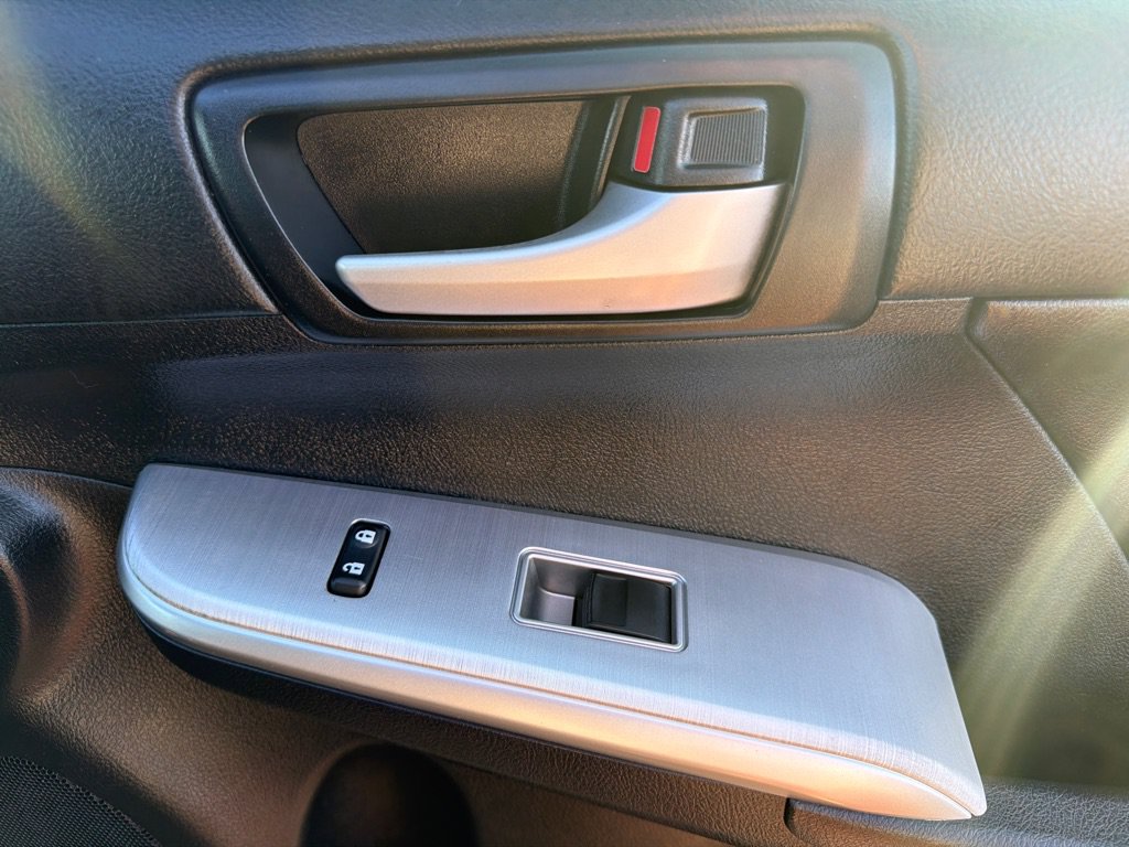Used 2014 Toyota Camry SE FWD image 15