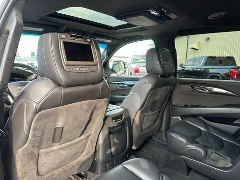 Used 2019 Cadillac Escalade Platinum AWD/4WD image 21