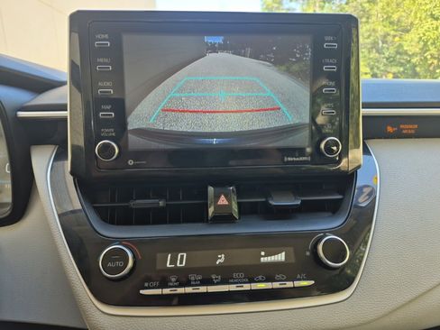 Used 2021 Toyota Corolla LE image 23