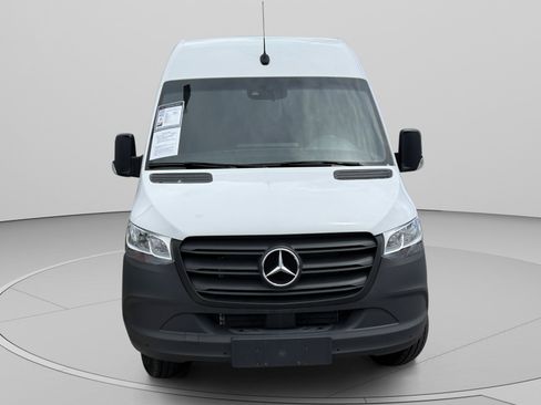 Used 2024 Mercedes-Benz Sprinter 4500 image 8