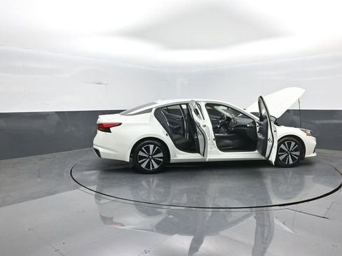 Used 2022 Nissan Altima 2.5 SV FWD image 32