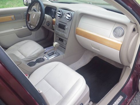 Used 2006 Lincoln Zephyr FWD image 16