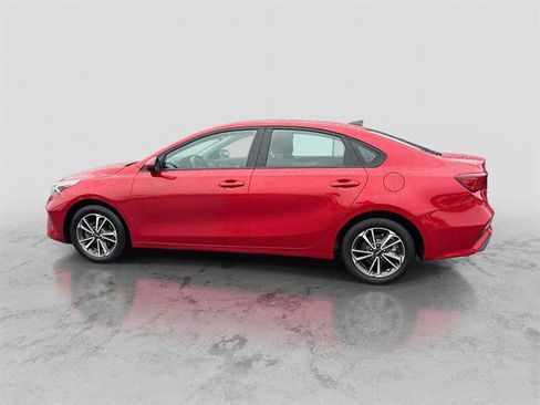 Used 2023 Kia Forte LXS image 2