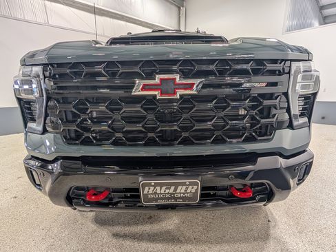 Used 2025 Chevrolet Silverado 2500 ZR2 w/ Technology Package image 13