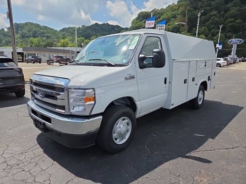 New 2026 Ford E-350 and Econoline 350 Super Duty w/ Power Equipment Group RWD image 3