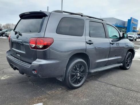 Used 2022 Toyota Sequoia TRD Sport image 4