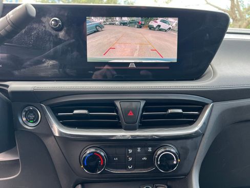 Used 2025 Buick Encore GX Preferred image 17