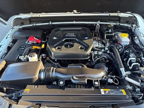Used 2021 Jeep Wrangler Unlimited Sahara AWD/4WD image 37