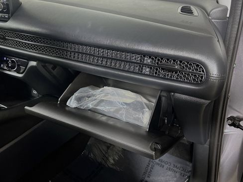 Used 2023 Honda HR-V LX image 31