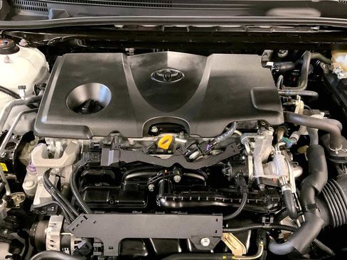 Used 2018 Toyota Camry XLE FWD image 28