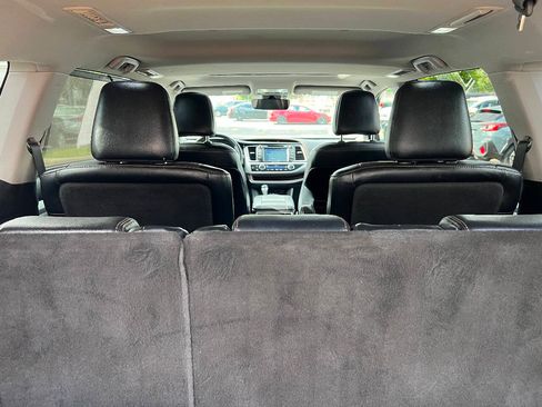 Used 2017 Toyota Highlander XLE w/ Carpet Mat Package AWD/4WD image 15
