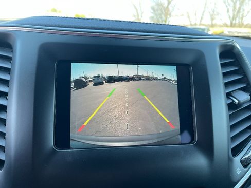 Used 2021 Jeep Cherokee Latitude Plus image 42