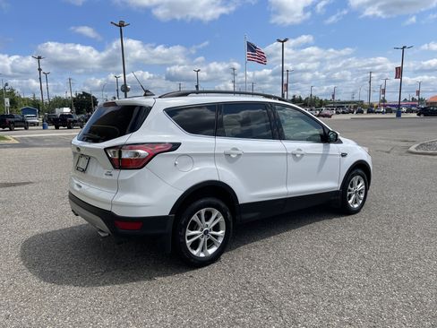 Used 2018 Ford Escape SE w/ SE SYNC Package AWD/4WD image 4
