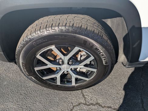 Certified 2024 Jeep Grand Cherokee L Limited image 9