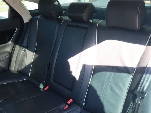 Used 2019 Jaguar XJ R-Sport image 17