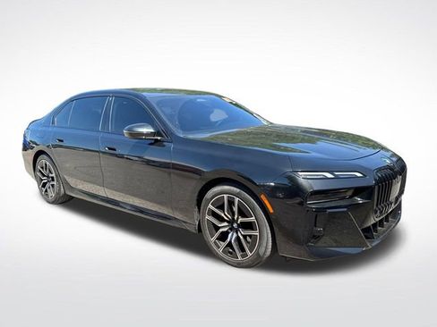 Used 2023 BMW 740i w/ Parking Assistance Package RWD image 9