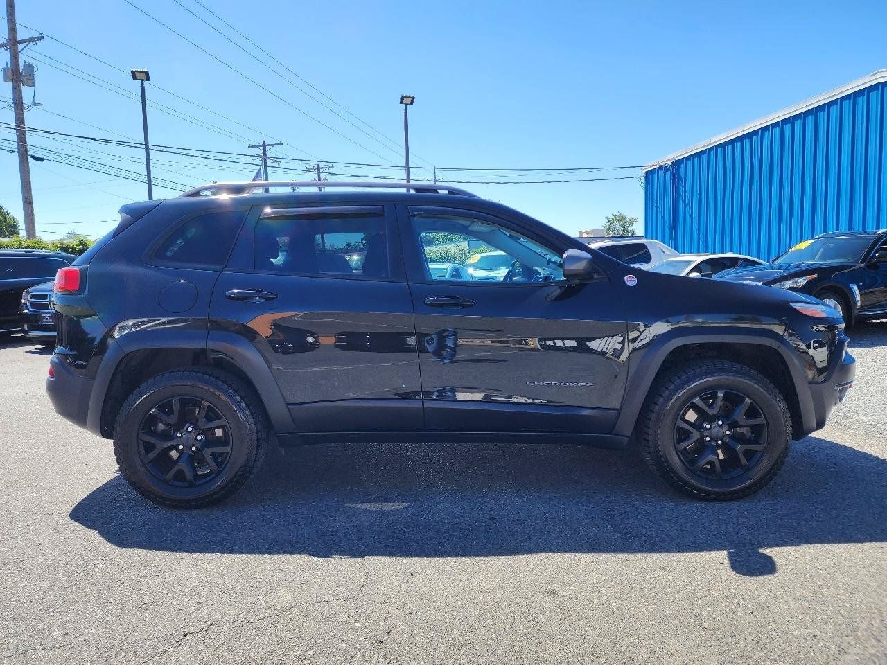 Used 2016 Jeep Cherokee Trailhawk w/ Leather Interior Group AWD/4WD image 5