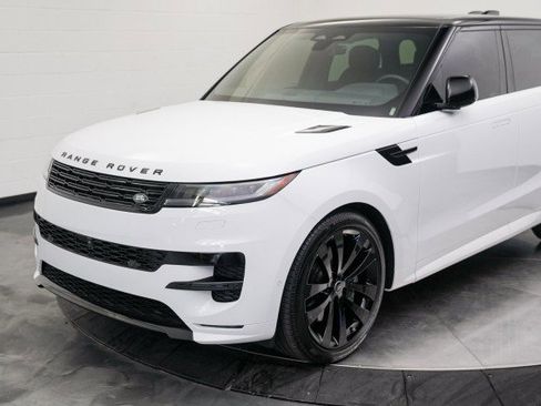 Used 2025 Land Rover Range Rover Sport Dynamic SE image 9