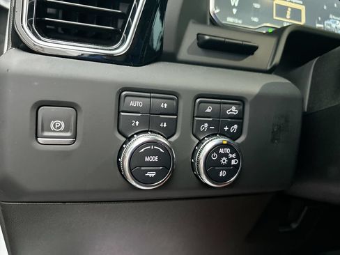 Used 2024 GMC Sierra 2500 Denali Ultimate w/ Snow Plow Prep/Camper Package AWD/4WD image 21