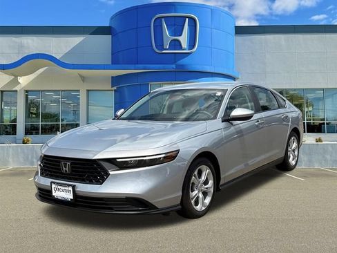 Used 2025 Honda Accord LX image 5