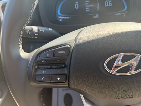 Used 2025 Hyundai Venue SEL FWD image 24