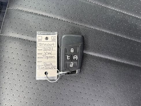 Used 2024 Volkswagen Tiguan SE AWD/4WD image 29