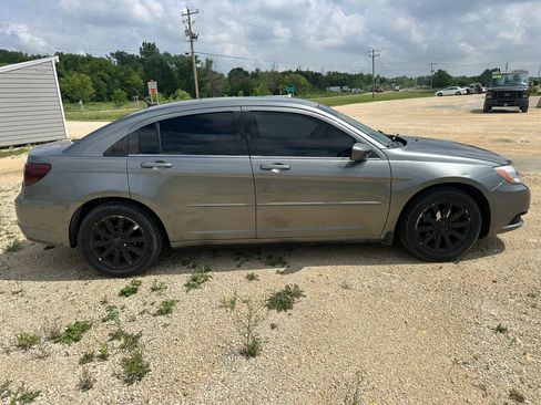 Used 2013 Chrysler 200 Touring FWD image 5