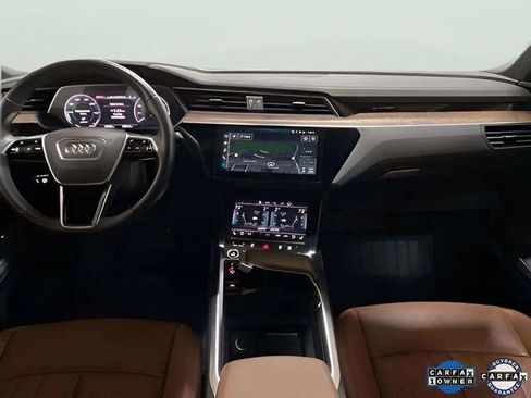 Used 2022 Audi e-tron Premium Plus w/ Premium Plus Package AWD/4WD image 20