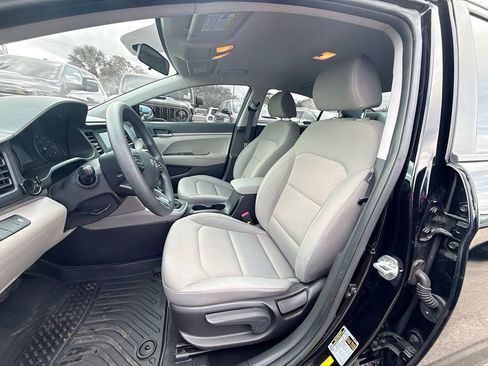 Used 2019 Hyundai Elantra SE image 23
