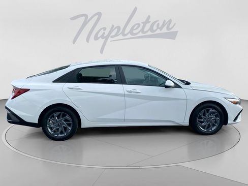 Used 2026 Hyundai Elantra Hybrid FWD image 7