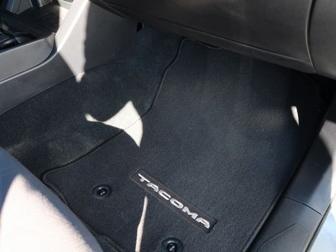 Used 2019 Toyota Tacoma TRD Off-Road image 43